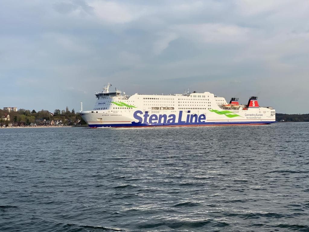 Eine Fähre der Stena Line auf der Kieler Förde